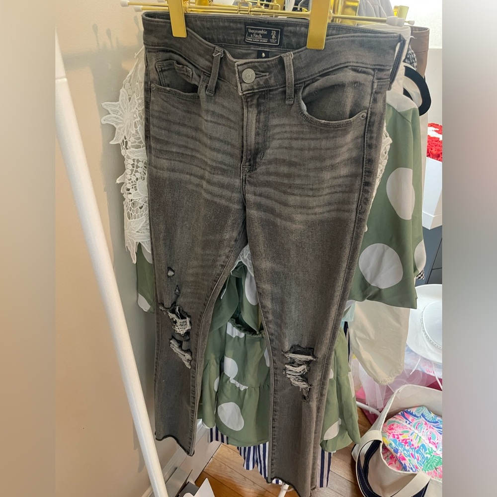 Women's Gray Distressed Skinny Jeans